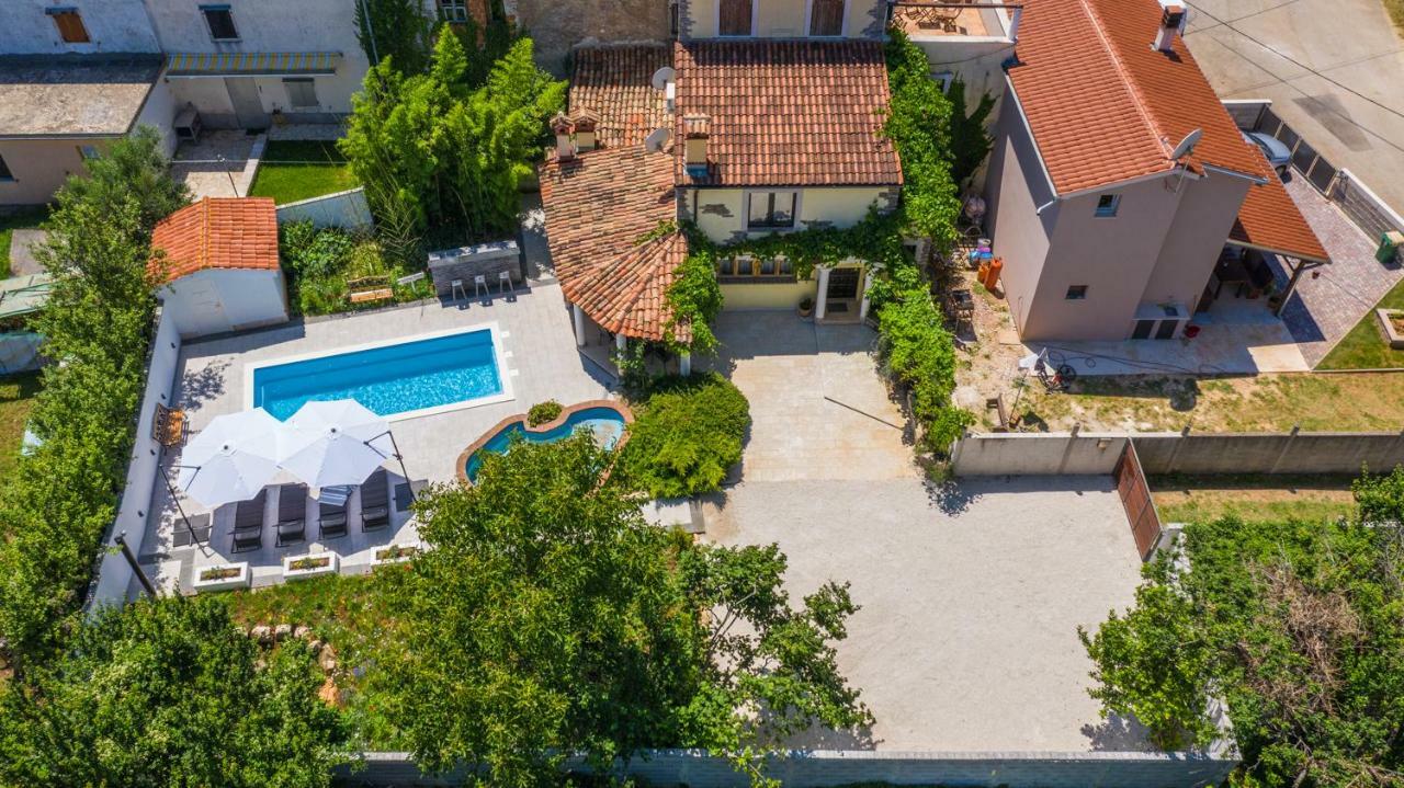 Holiday Home Carla And Dajana Veliki Vareški Exterior foto