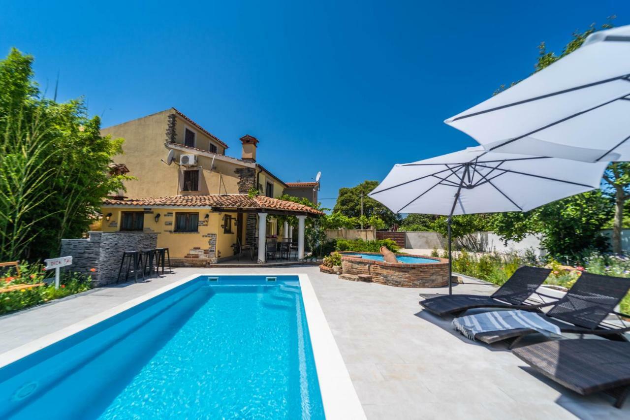 Holiday Home Carla And Dajana Veliki Vareški Exterior foto